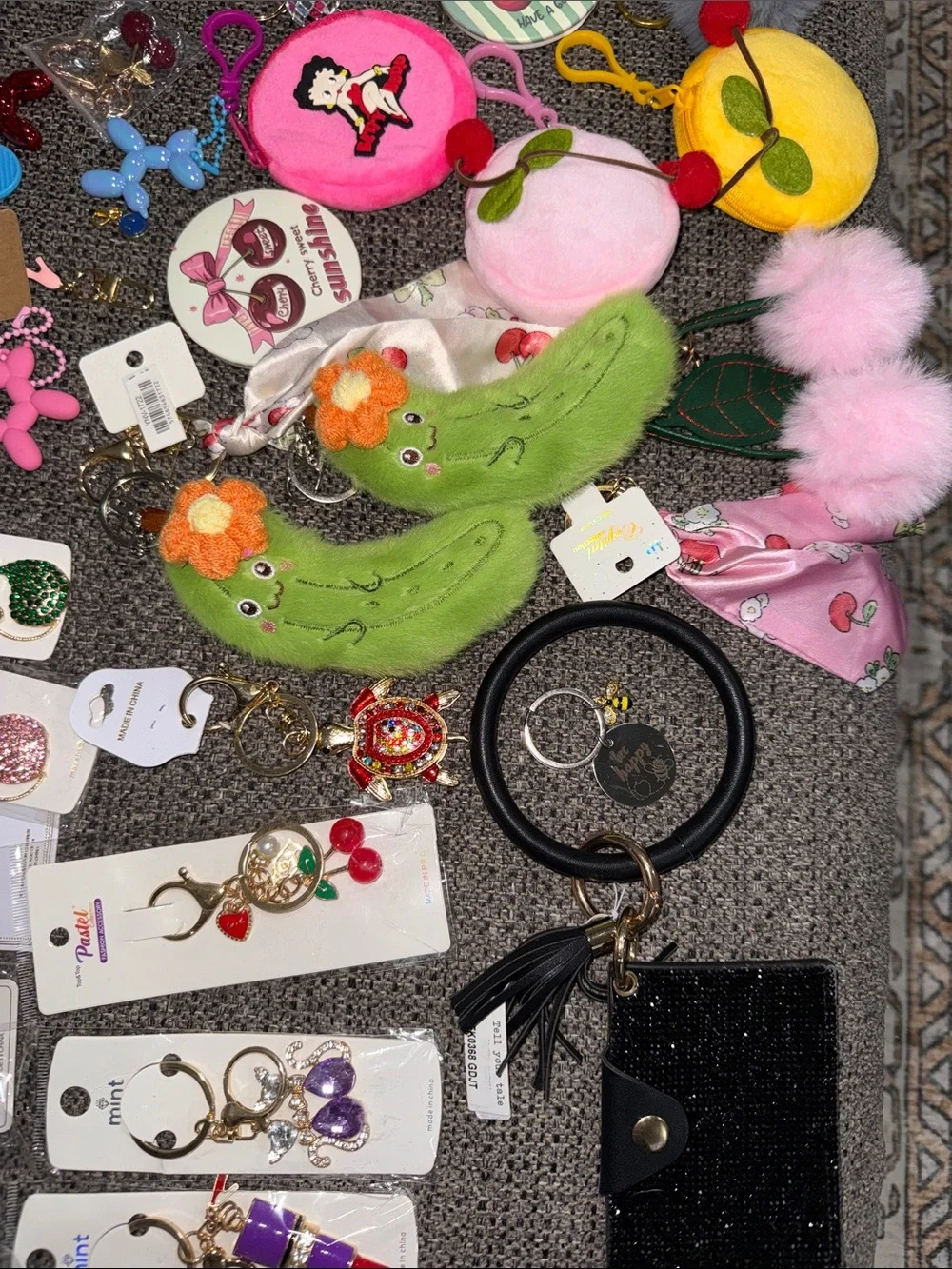 ALL OVER 80 pieces  Assorted Women's Keychains & Pouch Collection